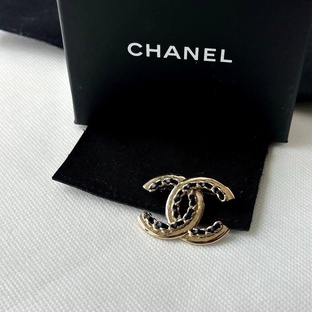 Chanel 22P Chain CC Logo Brooch Pin Gold/Black Enamel